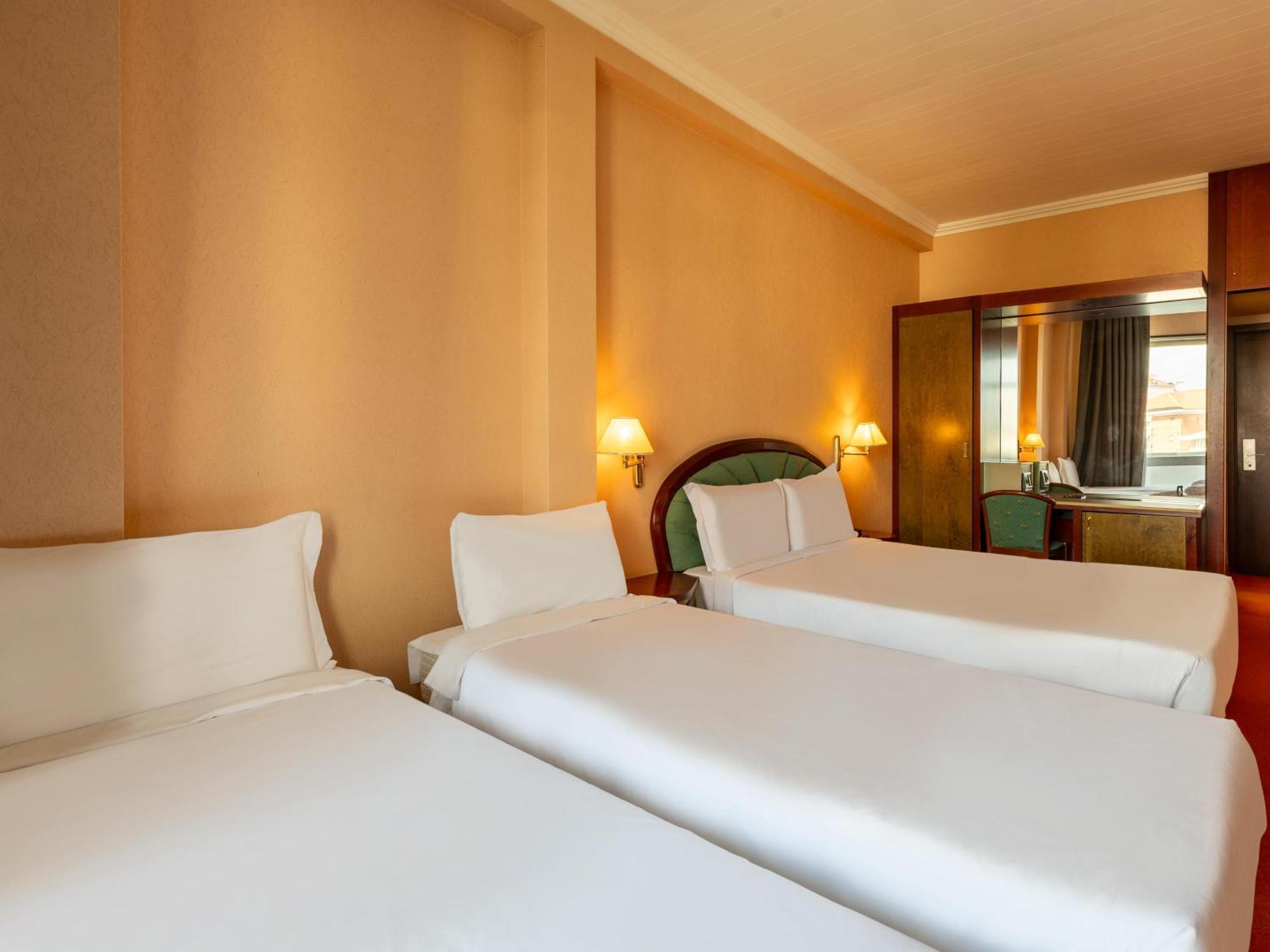 B&B Hotel ボルガロ・トリネーゼ エクステリア 写真